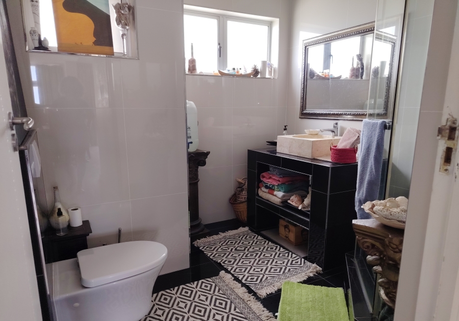 To Let 1 Bedroom Property for Rent in Strand Central Western Cape